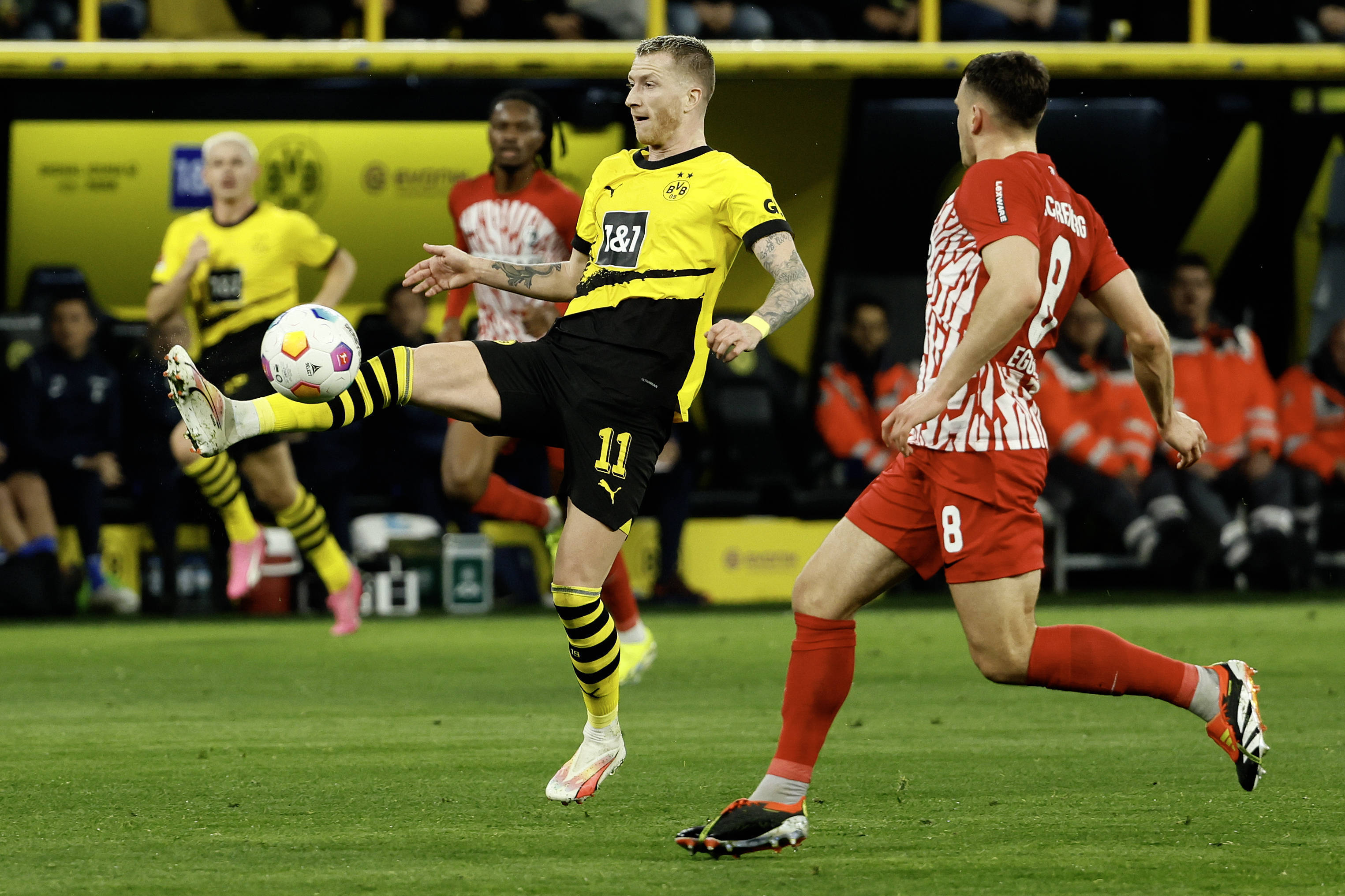 黑白直播体育-弗赖堡实现三连胜，豪取保级好局