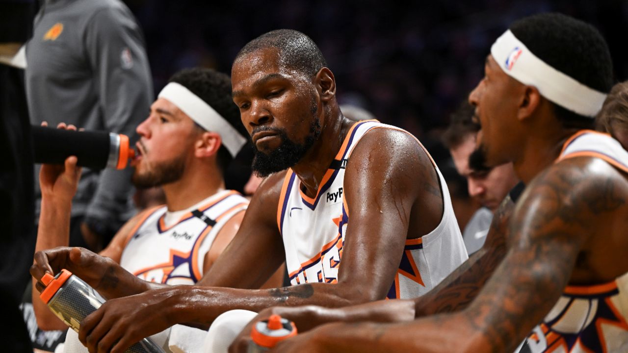 黑白直播体育-太阳客场逆转老鹰，球队士气高涨的简单介绍