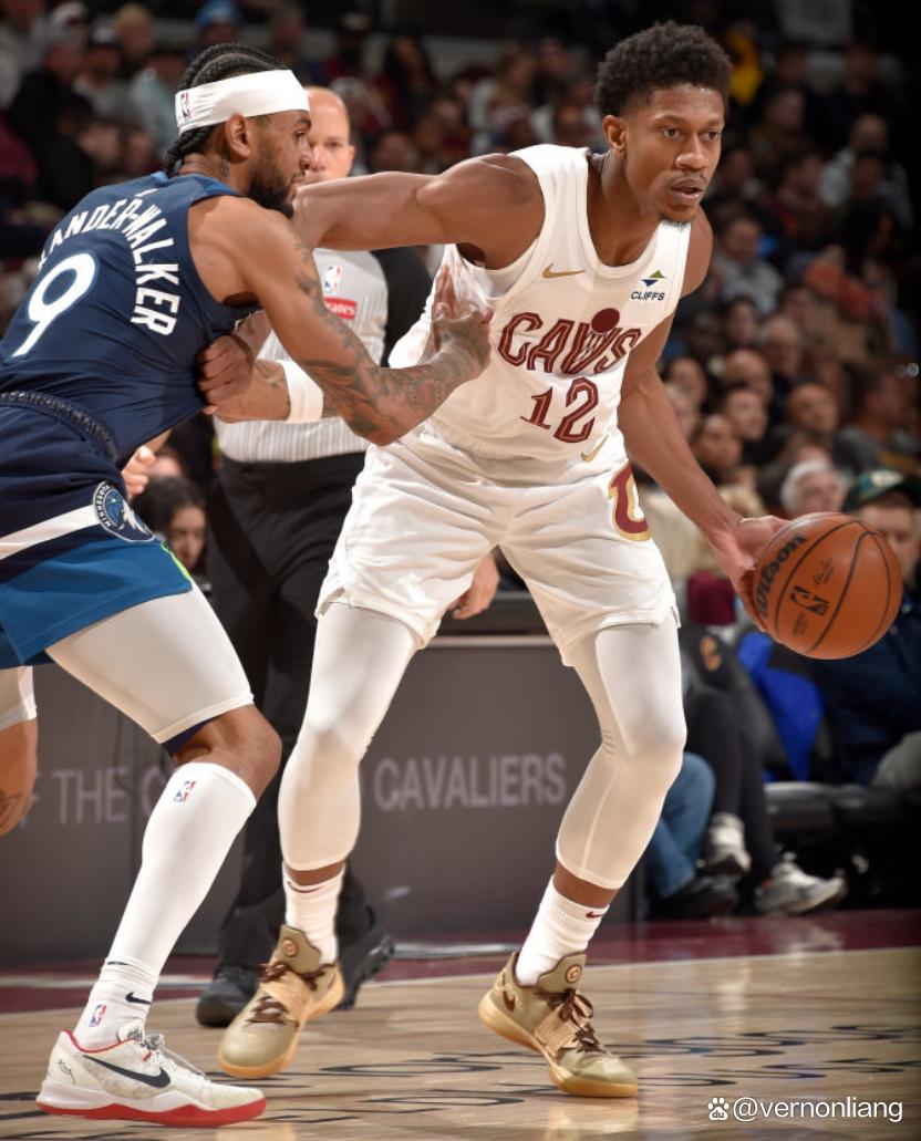 森林狼击败骑士继续前行 森林狼击败骑士继续前行