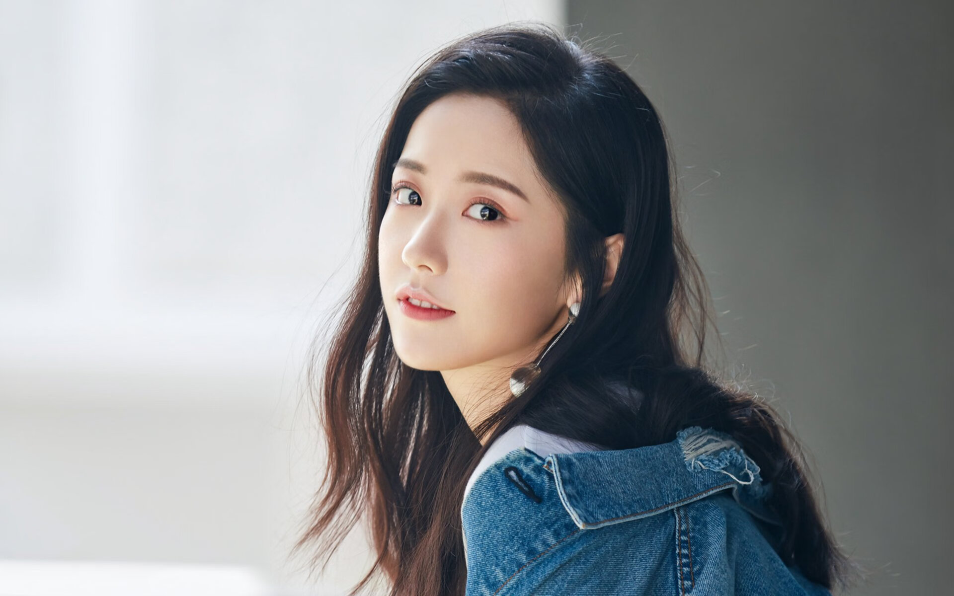 失序的伯纳乌，阿拉巴以血肉之躯，筑起马竞击溃皇马的铁血长城