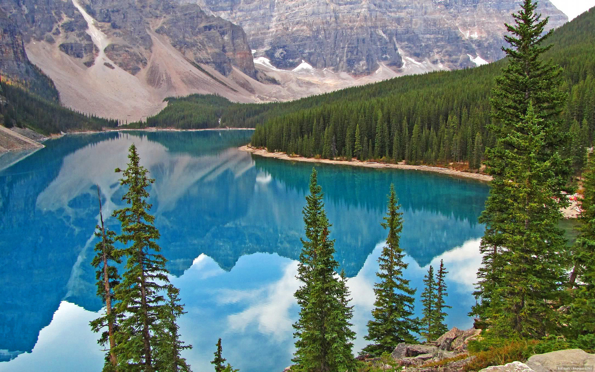 黑白直播-神兵天降!哈弗茨化身关键先生,亚特兰大三连击上演欧联惨案