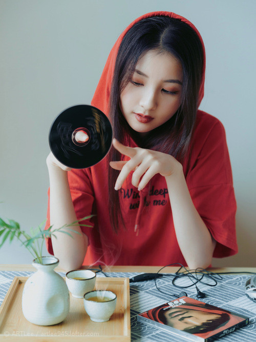 黑白直播免费体育直播-铁壁与利刃的较量，伊拉克防守封印哈兰德，挪威锋线哑火