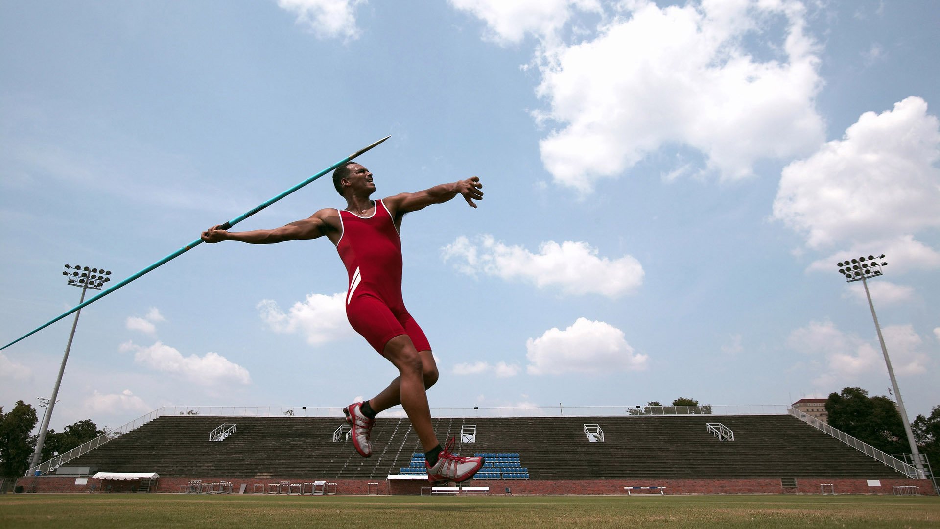 传奇之夜,老鹰正面击溃开拓者,拉梅洛在季后赛舞台接管比赛